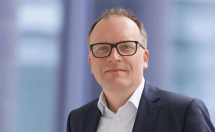 Headshot of Gregor van Issum, Chief Financial Officer at Wolfspeed